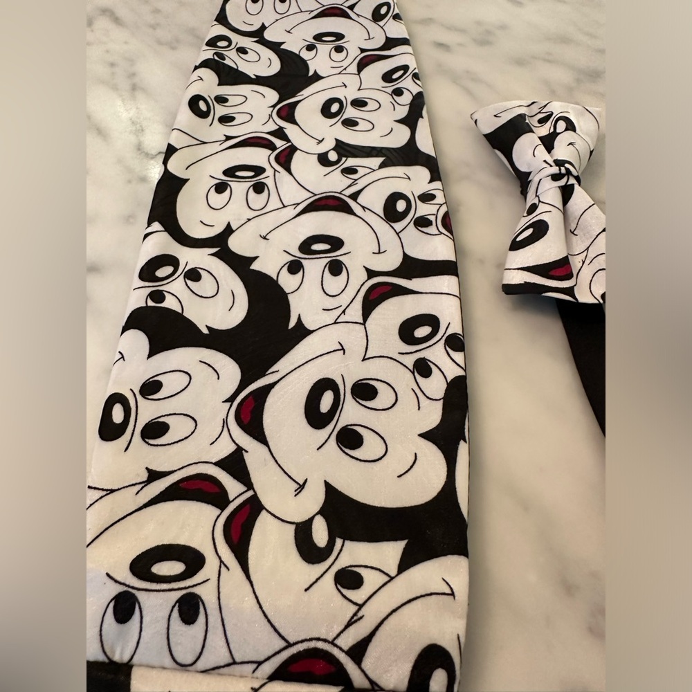 Men’s Mickey Mouse Cummerbund & Bow Tie